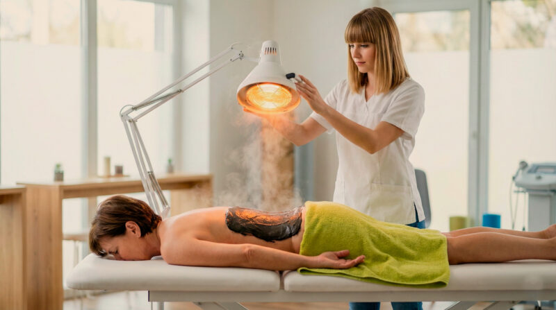 Wärmetherapie & Kältetherapie - Thermische Anwendungen Dortmund Anwendung einer professionellen Wärmetherapie zur Entspannung der Muskulatur in den modernen Behandlungsräumen der Physiotherapiepraxis Ulrike Freund.