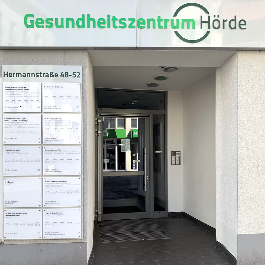 Eingang zum Gesundheitszentrum Hörde in Dortmund, Hermannstraße 48-50, Standort der Physiotherapiepraxis Ulrike Freund
