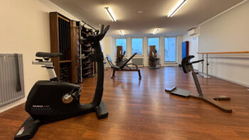 Trainingsbereich mit Fahrradergometer und KGG-Geräten für medizinisches Fitnesstraining und Rehabilitation in Dortmund